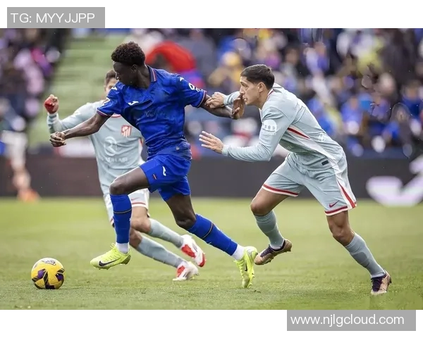 巴萨与马竞激战正酣谁能在西甲争冠之路上占得先机